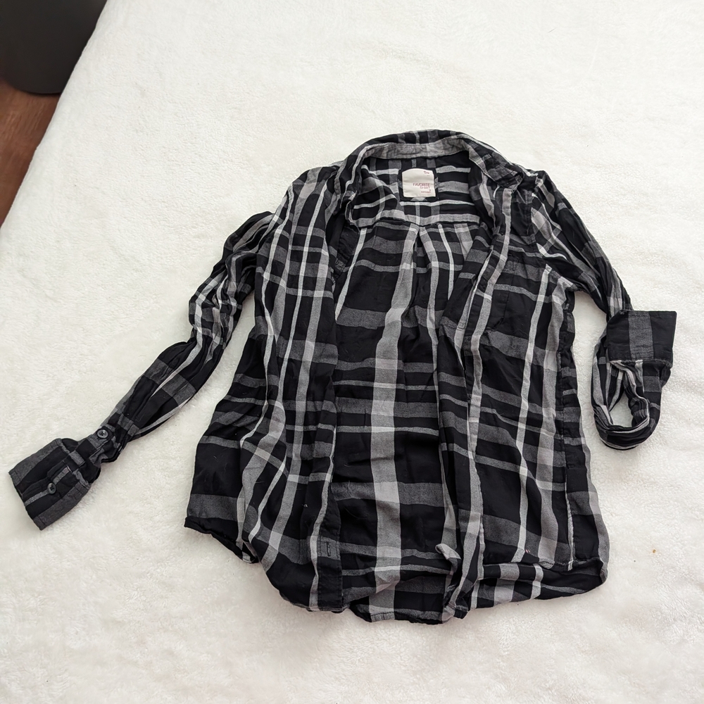 SO Black and White Plaid Women's Top - Picture 2 of 2